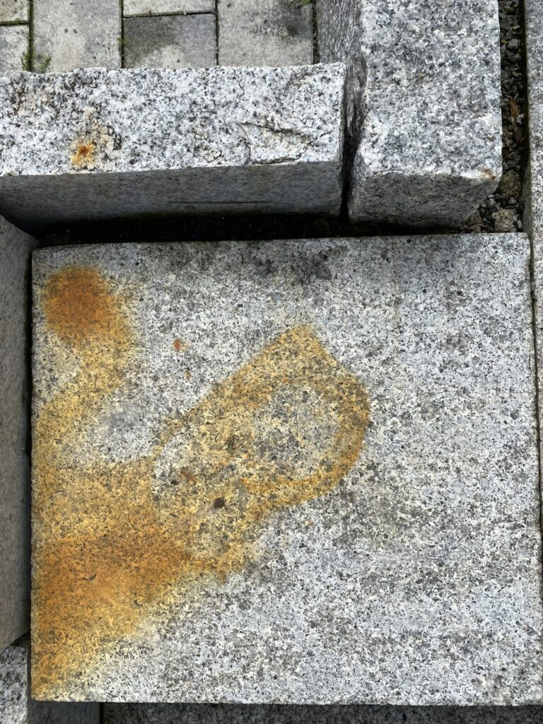Rostrückstände von metallischen Oberflächen